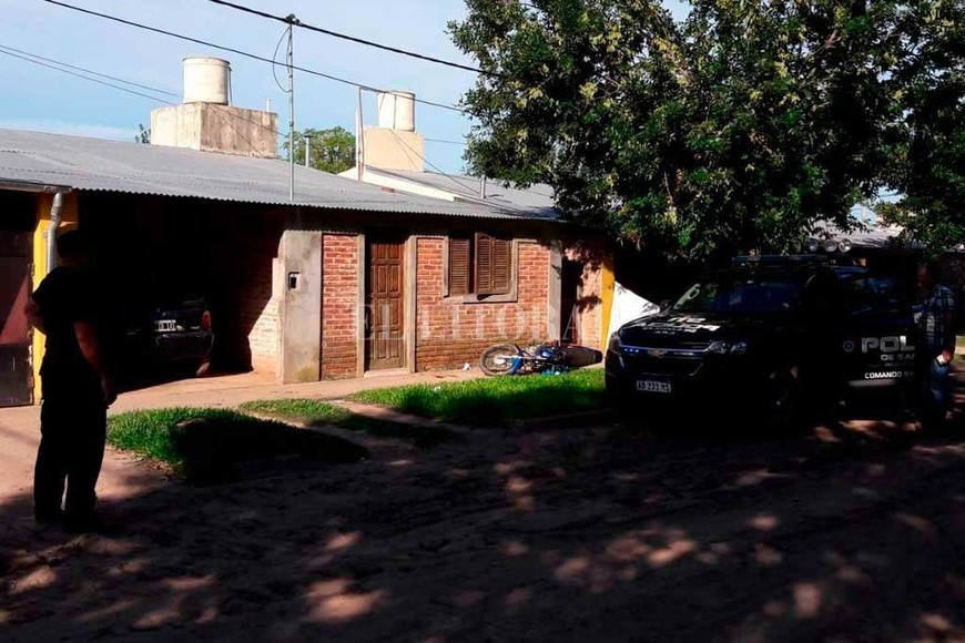 ELLITORAL_433387 |  Archivo El Litoral Según la teoría fiscal, Cion disparó desde el interior de su casa. La bala atravesó la ventana e impactó en Rodríguez, que estaba subiéndose a su moto.