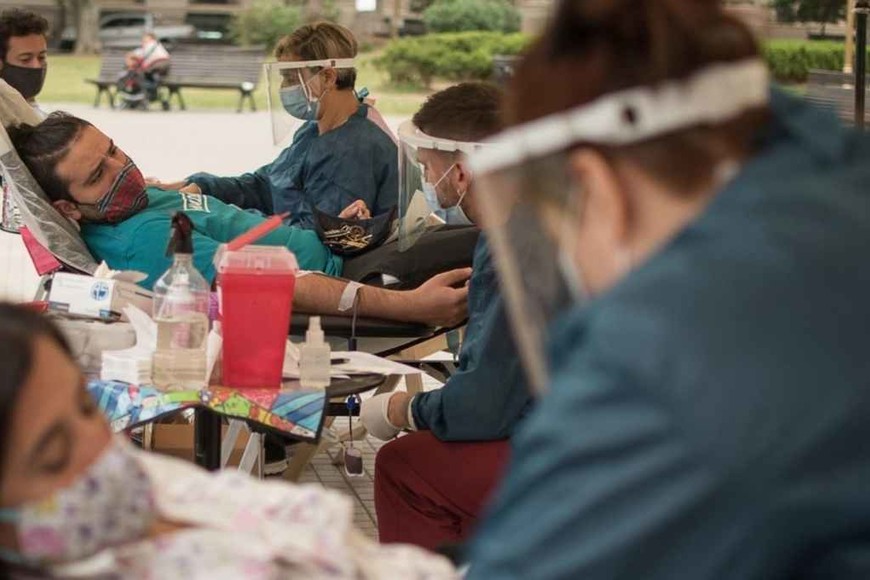 ELLITORAL_430527 |  Gentileza Cualquier persona de entre 16 y 65 años de edad, más de 50 kg. de peso y buena salud, puede concurrir a dar sangre a cualquier servicio de hemoterapia o banco de sangre.