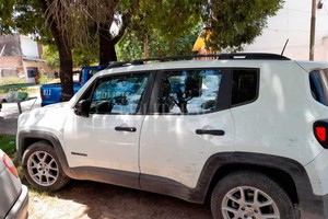 ELLITORAL_425980 |  El Litoral El Jeep Renegade blanco, propiedad de la víctima.