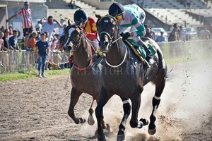 Pablo Aguirre Fernando Vilchez lleva al disco a Vans Joy que supera a Che Gaviota