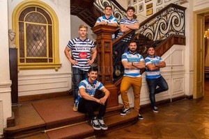 ELLITORAL_399648 |  Gentileza Rugby Click/Franco Perego Integrantes del plantel superior, con las camisetas que utilizará la institución en la presente temporada.