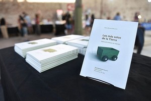 ELLITORAL_423725 |  Facebook Los más solos de la Tierra. Acerca del Síndrome de Asperger , de Silvia Susana Beltrán. Ensayo, Premio Municipalidad de Santa Fe 2020, 90 páginas.