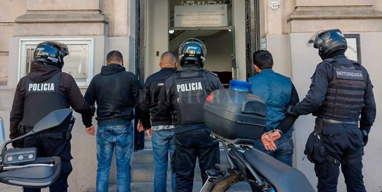 Delincuentes extranjeros atrapados en Santa Fe con miles de pesos y dólares
