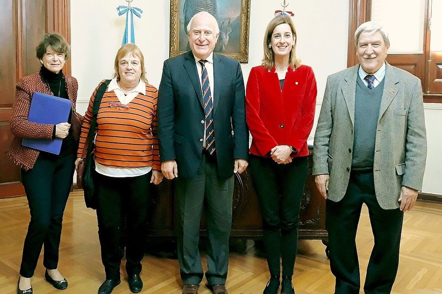 Gentileza En 2018,  Pola  Huardubre, junto a Yolanda Bolzón y Roberto Rivarola, recibieron un reconocimiento por parte del ex gobernador Miguel Lifschitz.