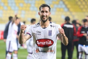 El Litoral Gonzalo Sosa y la alegría por el resultado consumado con su humilde Deportes Melipilla, un club muy joven (nació en 1992), recientemente ascendido y que pudo mantener la categoría en Chile gracias a los goles de un santafesino.