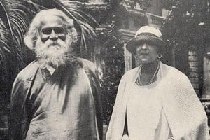 ELLITORAL_408449 |  Archivo Rabindranath Tagore y Victoria Ocampo en la casona de las barrancas de San Isidro.