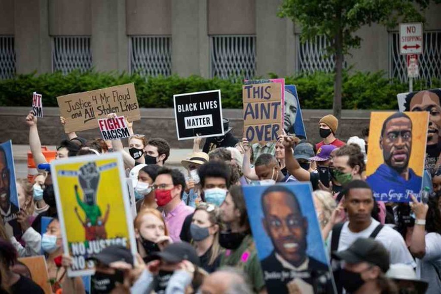 ELLITORAL_378509 |  Imagen ilustrativa George Floyd, de 46 años, fue asesinado el 25 de mayo de 2020 por el agente Derek Chauvin, quien se arrodilló sobre su cuello durante más de nueve minutos en Minneapolis.
