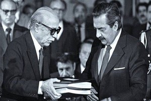 Captura de pantalla Ernesto Sábato y Raúl Alfonsín