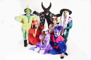 Gentileza Producción /Claudio Branda Fermín y Amapola, junto a René, Alma y Alelí, trabajan en comunión cuidando el medioambiente, hasta que dos duendes de dudosas intenciones: Ovidio y su secuaz Carabobo, están listos para molestar una vez más.