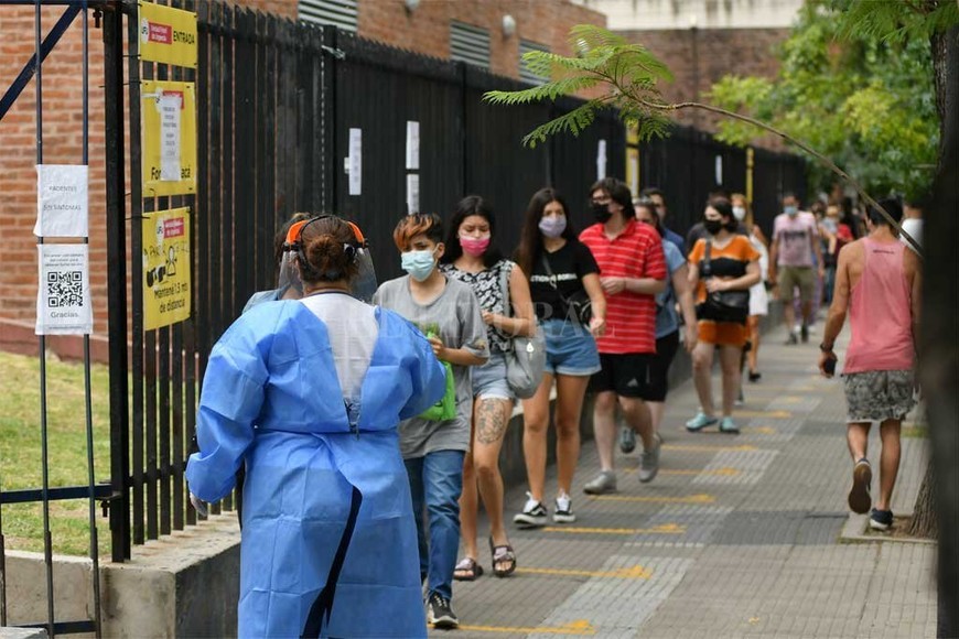 ELLITORAL_427427 | Noticias Argentinas Largas colas para hisoparse en las principales ciudades del país.