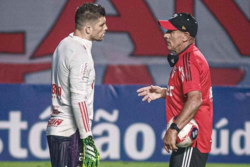 ELLITORAL_365801 |  Gentileza El diálogo del santafesino con Tiago Volpi.  Tiene 30 años pero entrena como uno de 20 , cuenta Nepote.