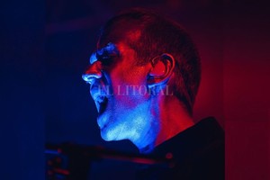 ELLITORAL_424740 |  Gentileza Nico Papa Este año lanzaron  Presencias ,  Palos y Balas  y  Desfile de Carrozas  como adelantos de su próximo álbum, y fueron una de las bandas elegidas por Ca7riel para su  Musicaliza , lo que confirma su alcance en las nuevas generaciones.