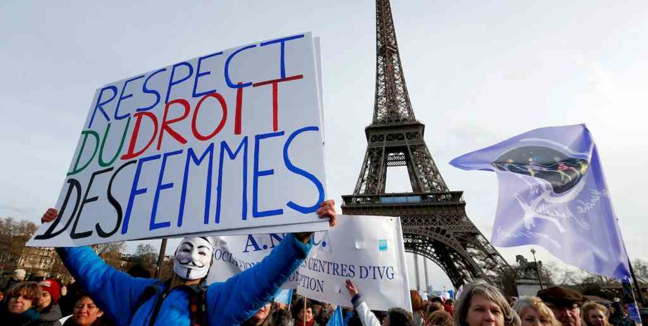 Francia aprobó ampliar el plazo para abortar hasta las 14 semanas de embarazo