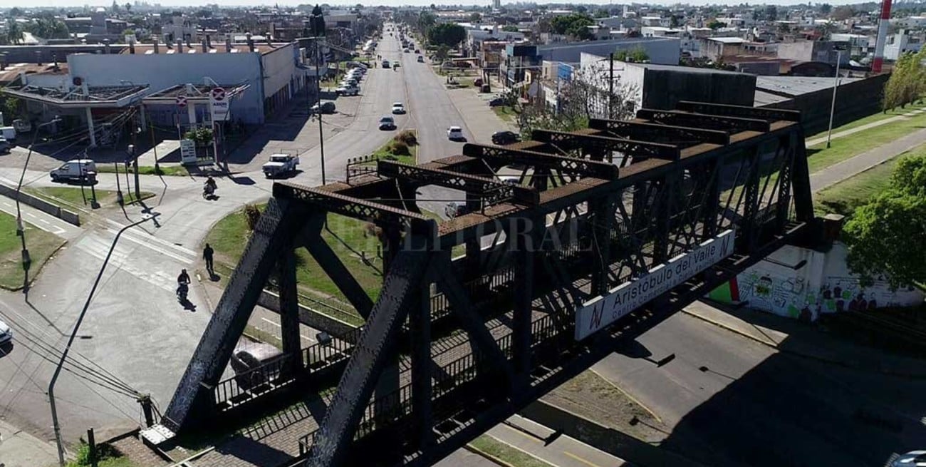 Nostalgia ferroviaria: los tres puentes negros de la ciudad, signos de un tiempo de prosperidad