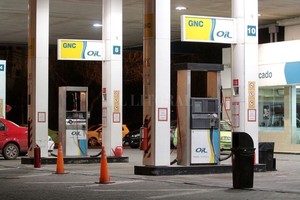 ELLITORAL_368463 |  Archivo En la provincia hay un total de 150 estaciones de servicio, 15 de las cuales pertenecen a la red de YPF. El resto abarca un amplio abanico de pymes familiares.