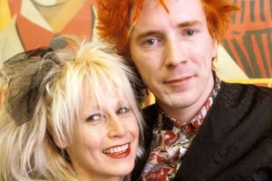 ELLITORAL_373506 |  Captura de pantalla Johnny Rotten y Nora Forster