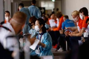 AFP Las autoridades de Tokio anunciaron 2.848 casos nuevos, una cifra récord nunca antes vista en la capital desde los inicios de la pandemia y que se da en pleno transcurso de los Juegos Olímpicos.
