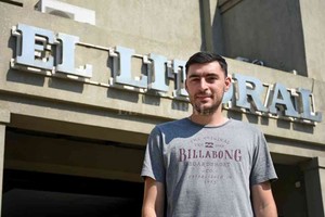 Pablo Aguirre Paulo Poccia apuesta fuerte. El DT más joven de la máxima categoría se instaló en el club Nacional y ya trabaja con el plantel superior. El torneo de la A, comienza el 19 de febrero.