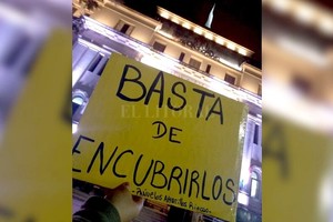 ELLITORAL_408148 |  Gentileza Una de las consignas que se repiten en las marchas que organizan, contra el abuso sexual infantil, vecinos de Rincón y la ONG Pañuelos Amarillos.