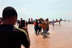 Al menos 29 personas, la mayoría niños, murieron en un naufragio en Nigeria