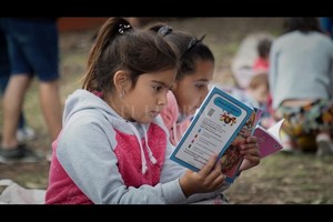 Facebook Plan Nacional de Lecturas Todos los chicos y chicas tienen derecho a escuchar juntos cuentos y poemas, a conocer las obras más bellas de la literatura  y a inventar y contar sus propias historias , sostienen los impulsores del Plan.