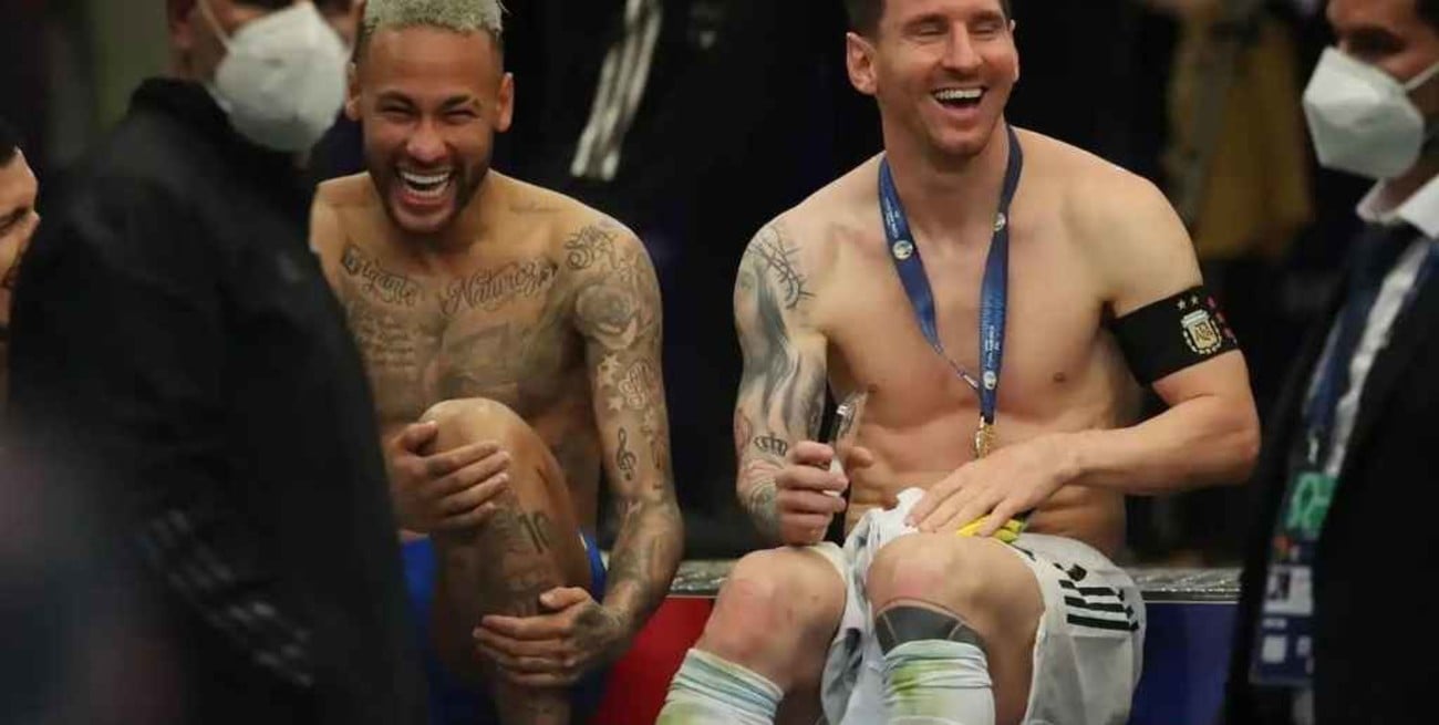 Neymar se defendió de la foto sonriendo con Messi ante las críticas: "Odio perder pero disfruto de su título"