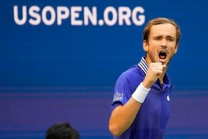 ELLITORAL_403268 |  Reuters Sep 10, 2021; Flushing, NY, USA; Daniil Medvedev of Russia reacts after winning a point against Felix Auger-Aliassime of Canada (not pictured) on day twelve of the 2021 U.S. Open tennis tournament at USTA Billie Jean King National Tennis Center. Mandatory Credit: Robert Deutsch-USA TODAY Sports