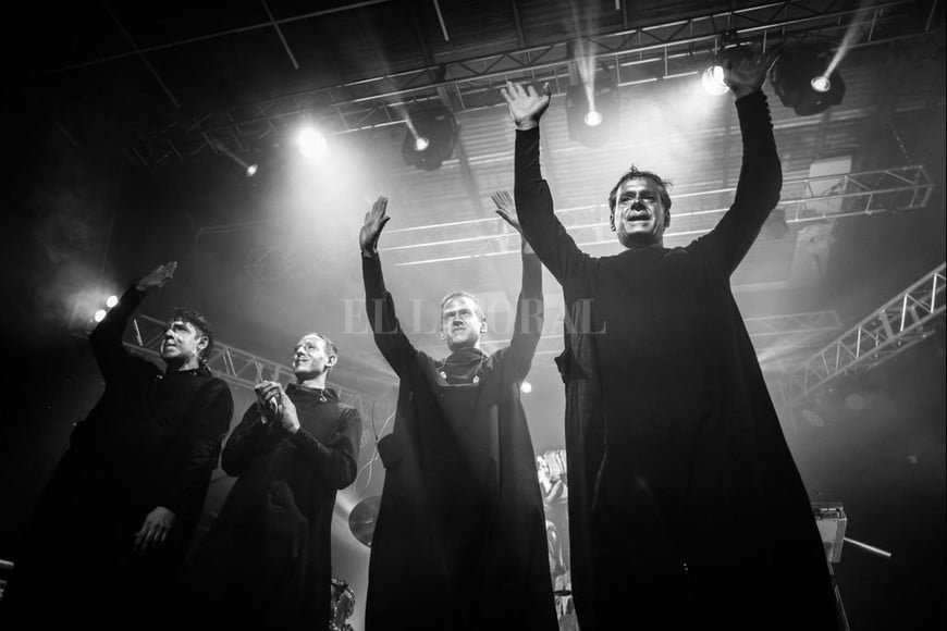 ELLITORAL_424741 |  Gentileza Nico Papa En 2020 presentaron completaron  Relatos de la Luna , disco con el cual recibieron cuatro nominaciones a los Premios Gardel: Mejor Álbum del Año, Mejor Álbum de Rock Alternativo, Mejor Videoclip Corto y Mejor Diseño de Portada.