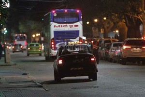 ELLITORAL_408821 |  Pablo Aguirre Los que trabajamos de noche no damos abasto, algunos dueños tienen 3 o 4 autos, pero solo están pudiendo trabajar con uno, porque al resto les faltan habilitaciones , lamentó el taxista Fabián Benítez.