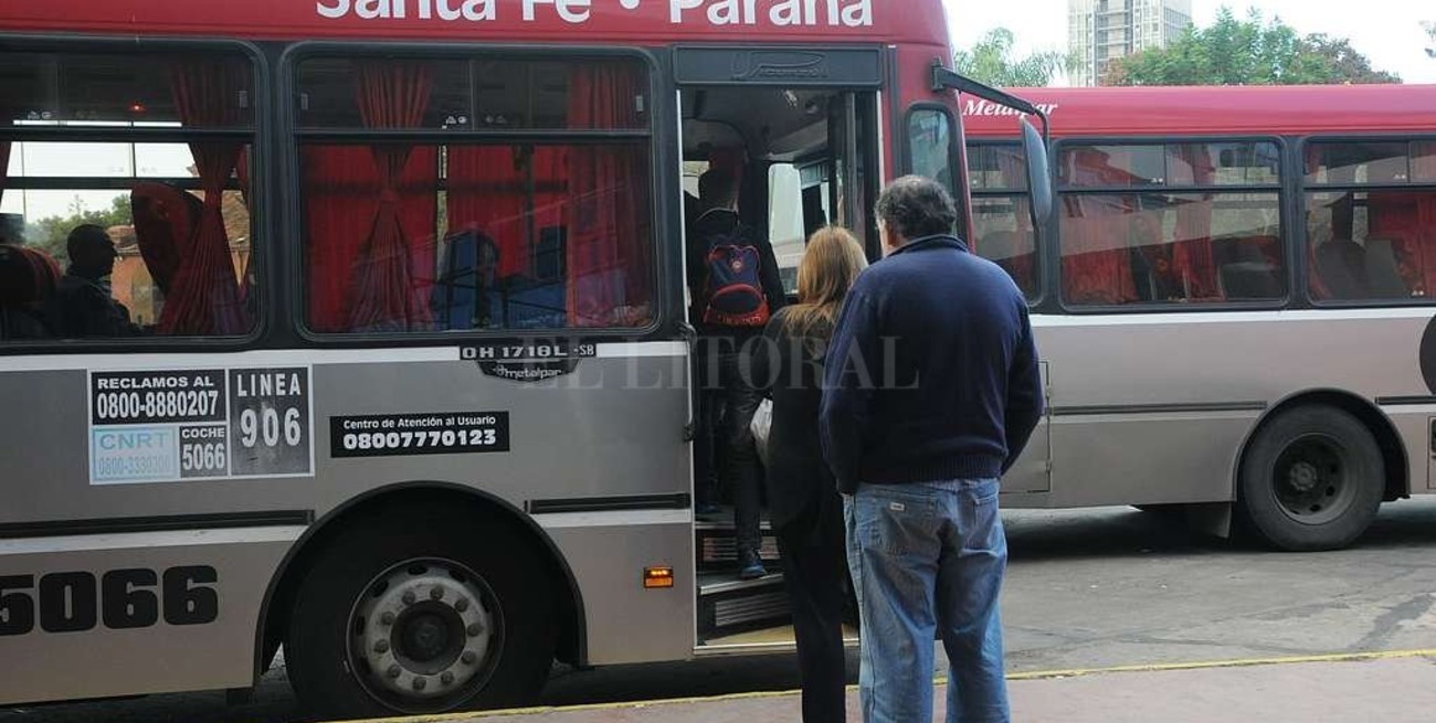Se creó una comisión para coordinar el servicio de transporte de pasajeros entre Santa Fe y Paraná