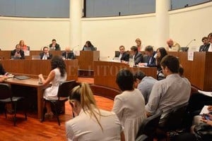 ELLITORAL_206338 |  Gentileza Prensa Concejo Santa Fe El  culebrón  de la Terminal, que fue el tema político de 2017 en el Concejo, siguió en un fuerte debate en la segunda sesión ordinaria de este año.