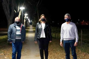 ELLITORAL_377024 |  Gentileza La diputada provincial Georgina Orciani, el presidente comunal  de Santa Isabel Jorge Raverta y el miembro de la Comisión Comunal Iván Bordón recorrieron los avances de las obras en Santa Isabel.