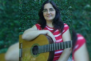 ELLITORAL_420850 |  Gentileza Bedetti es guitarrista egresada del Instituto Superior de Música de la Universidad Nacional del Litoral, donde fue alumna de los maestros Enrique Núñez e Irineo Cuevas.