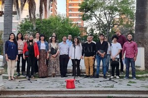 ELLITORAL_413634 |  Gentileza ALSF Artistas Líricos de Santa Fe inició el Festival el domingo pasado con  Primavera Lírica , en la Plaza Constituyentes de Santa Fe, interpretando obras seleccionadas para ser cantadas en el mismo momento en todo el país.
