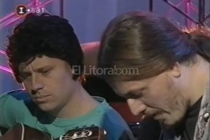 Captura de pantalla/Gentileza Javier Malosetti Daniel Marín junto a Javier Malosetti, con quien compartía un sketch donde éramos dos guitarristas de milonga campera y Alfredo era una especie de payador escocés , según lo recordó el músico