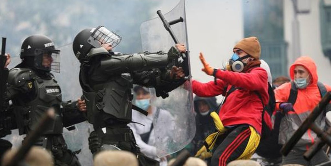 Al menos 17 muertos y más de 800 heridos tras nuevos disturbios en Colombia