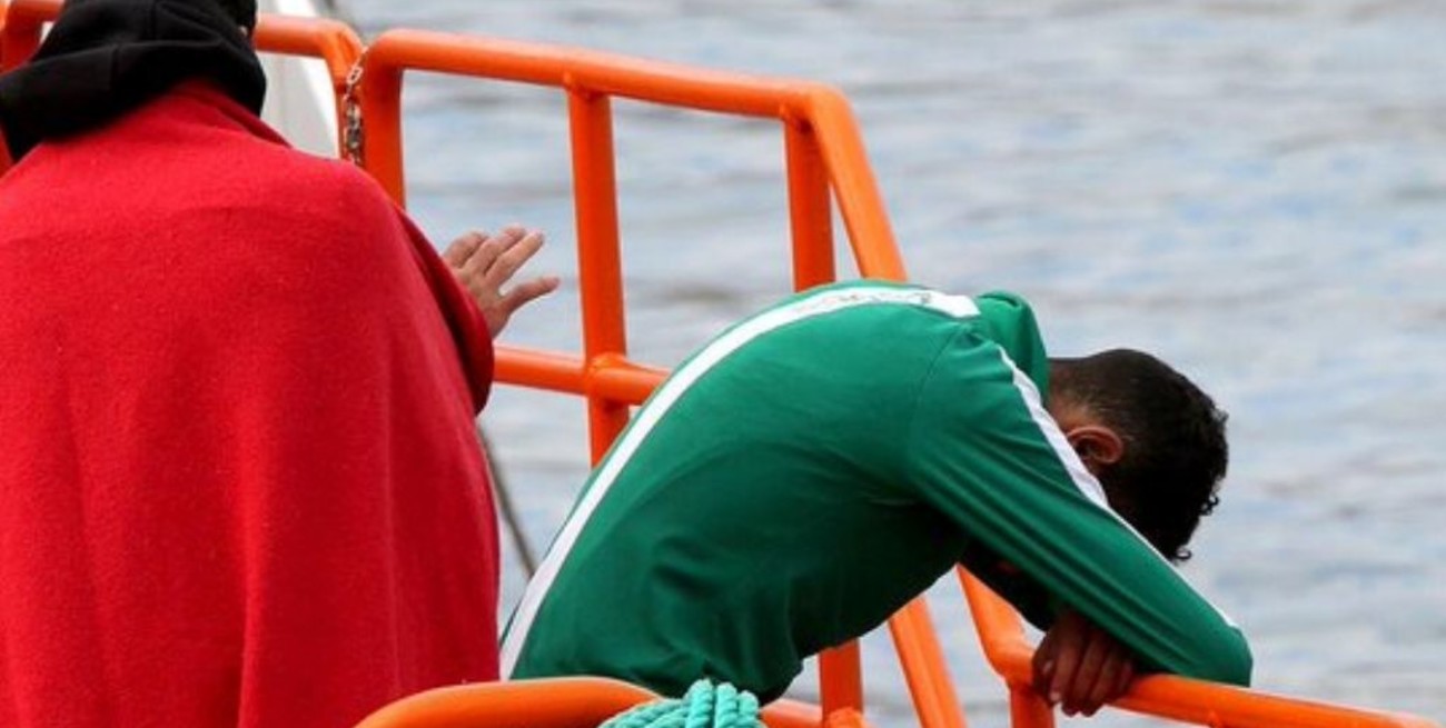 Cuatro inmigrantes fallecidos y 21 desaparecidos tras naufragar un bote frente a Barbate