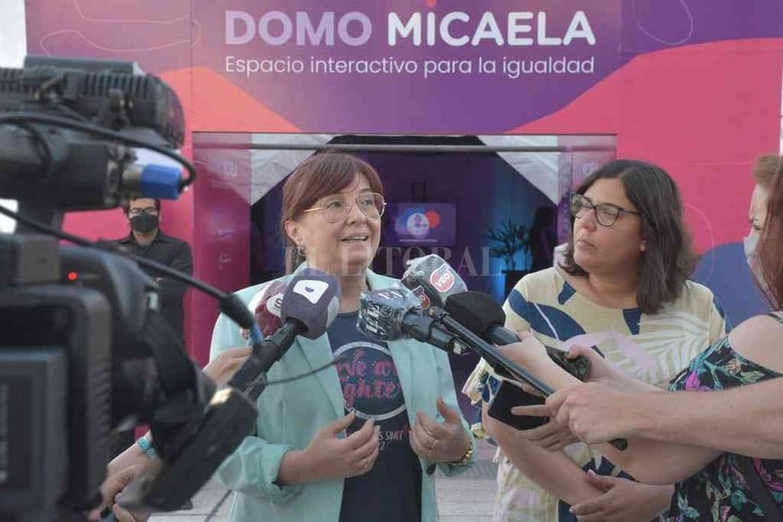 ELLITORAL_414390 |  Luis Cetraro elia Arena y Florencia Marinaro en la presentación del Domo Micaela.