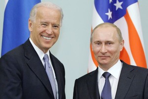 ELLITORAL_378723 |  Alexei Druzhinin El entonces vicepresidente de EE UU, Joe Biden, y el entonces primer ministro ruso, Vladímir Putin, en Moscú en 2011