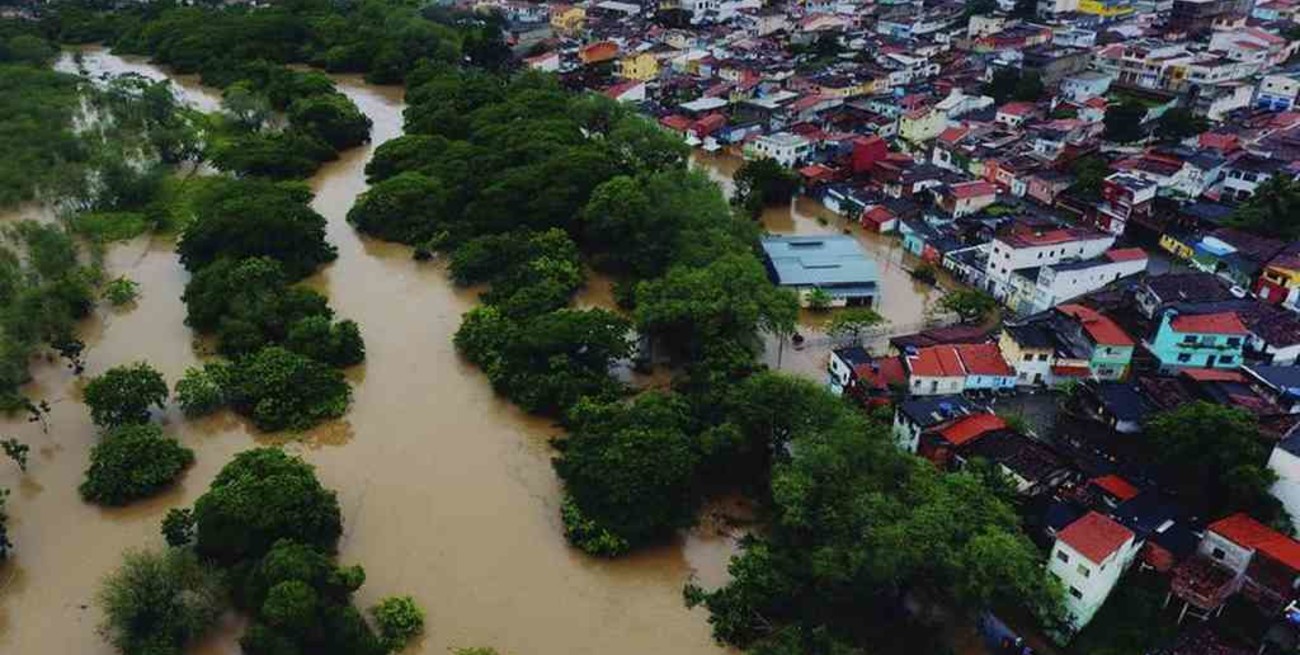 Al menos 18 muertos, y más de 400 mil afectados por las devastadoras lluvias en Brasil 