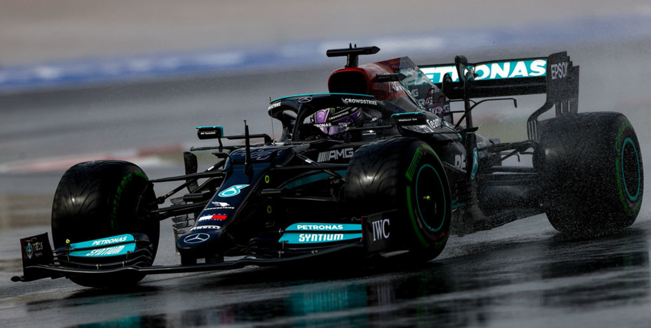 Mercedes analiza cambios en el auto de Lewis Hamilton