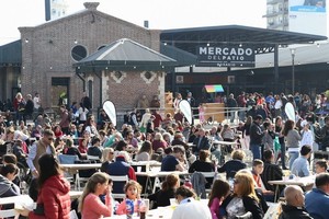 ELLITORAL_224290 |  Gentileza: prensa Municipalidad de Rosario. Diferencial.  El Mercado del Patio está a la altura de las mejores cosas que uno ve en otros lugares del mundo y es un lugar de referencia turística , resaltó el gobernador Lifschitz.