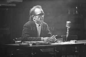ELLITORAL_233590 |  Omar Luque/La Capital, Mar del Plata/DPA/Archivo El Litoral Rodolfo Walsh en una charla que brindó el 7 de junio de 1972 en el Sindicato de Prensa de Mar del Plata, en el marco del día del periodista.