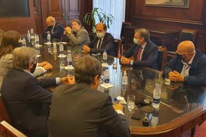 ELLITORAL_363304 |  Twitter. El salón de reuniones del Banco Nación fue el escenario del encuentro entre autoridades de la entidad y legisladores.