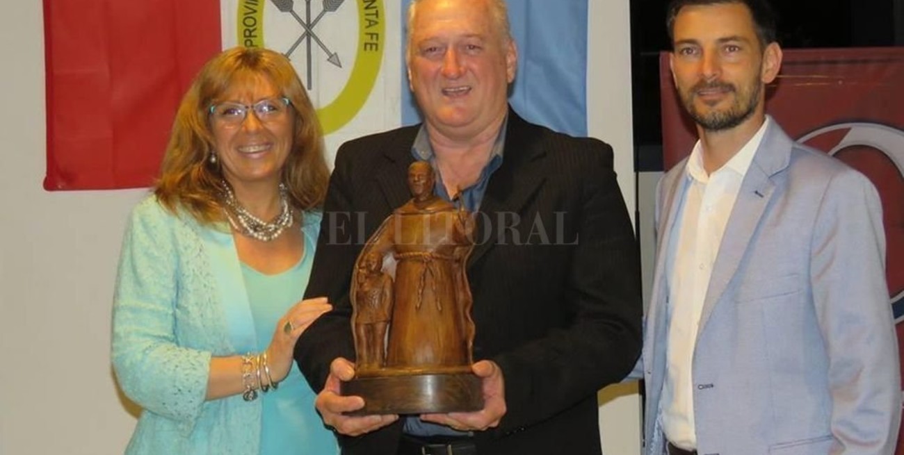Julián Ratti recibió el Premio Julio Migno 2018