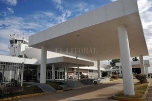 Archivo El Litoral / Flavio Raina El concejal Sergio Basile propone que se establezca una frecuencia de colectivos desde la terminal de ómnibus hacia la estación aérea, que incrementó a cinco los vuelos a Buenos Aires.