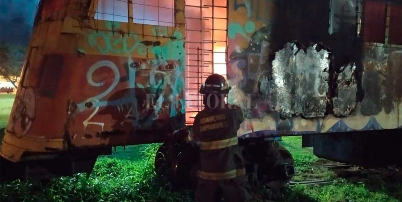 Incendiaron una locomotora de exhibición en el Parque Federal