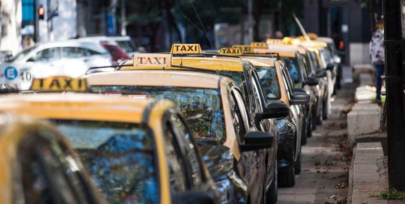 Se agrava el conflicto con los taxis de Rosario y Uber se filtra en la discusión