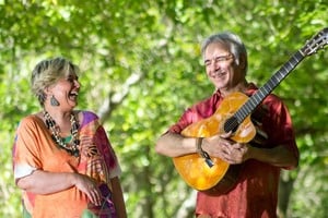 ELLITORAL_375096 |  Gentileza Gabriel Cosentino Natalia y Pancho recorren el continente a bordo de canciones, de la mano de autores que los han marcado y numerosos compañeros artísticos que fueron ganando en el camino.