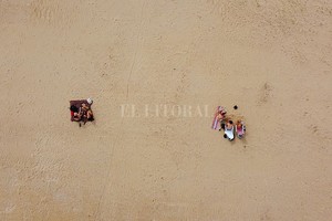ELLITORAL_422725 |  Fernando Nicola INSTANTÁNEA -  Tarde de playa
